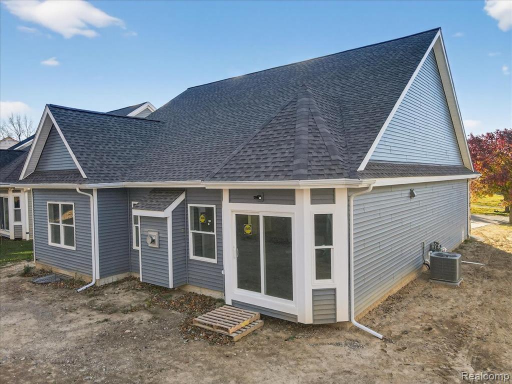 7460 Village Court, Davisburg, MI 48350 — Photo 35
