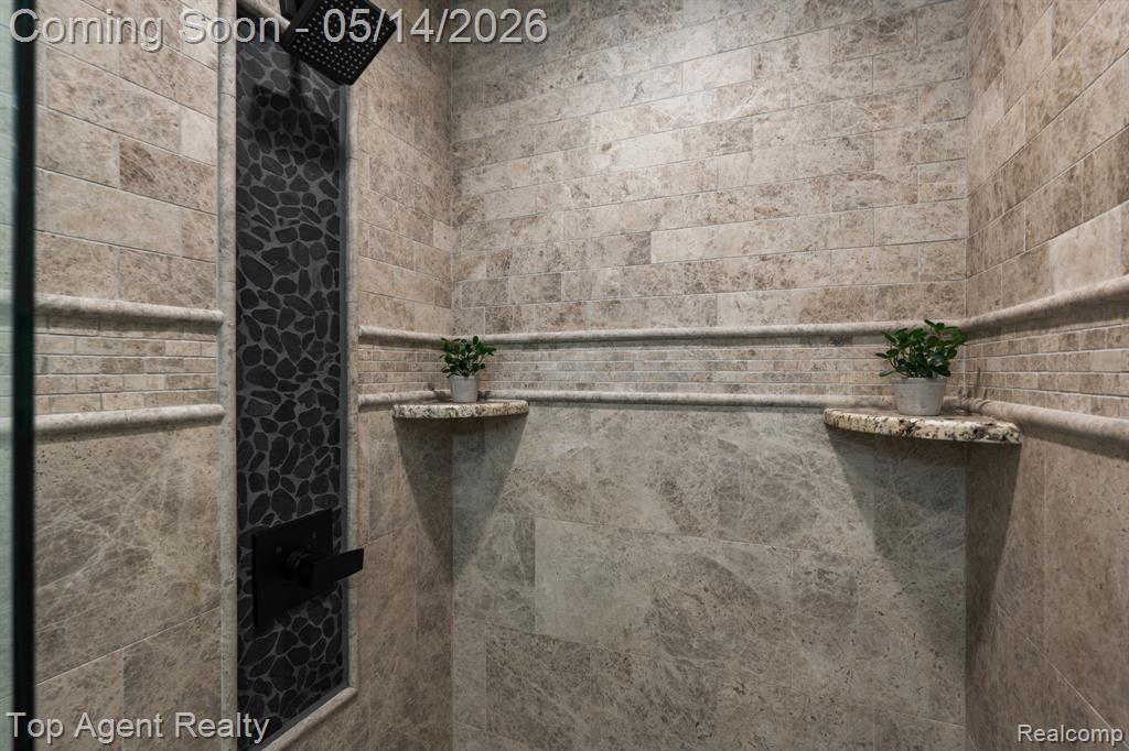 6739 White Pine Court, Bloomfield Hills, MI 48301 — Photo 25