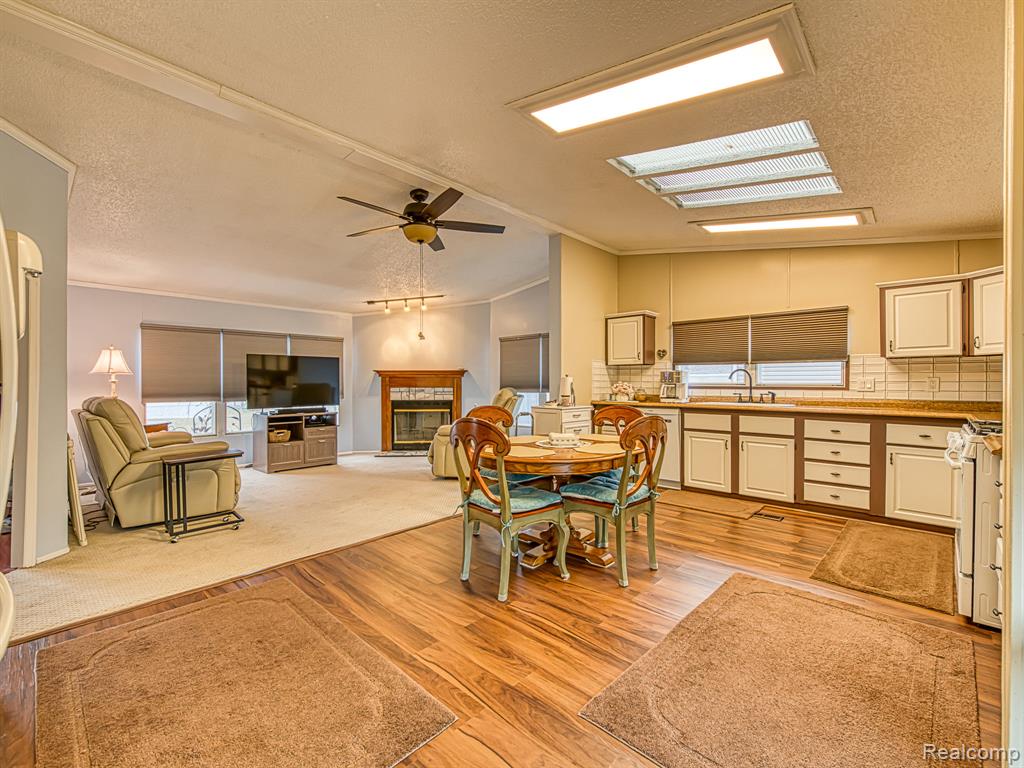 29403 Wedgewood, Flat Rock, MI 48134 — Photo 2