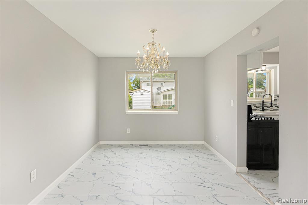 4325 Fox Hill Drive, Sterling Heights, MI 48310 — Photo 8