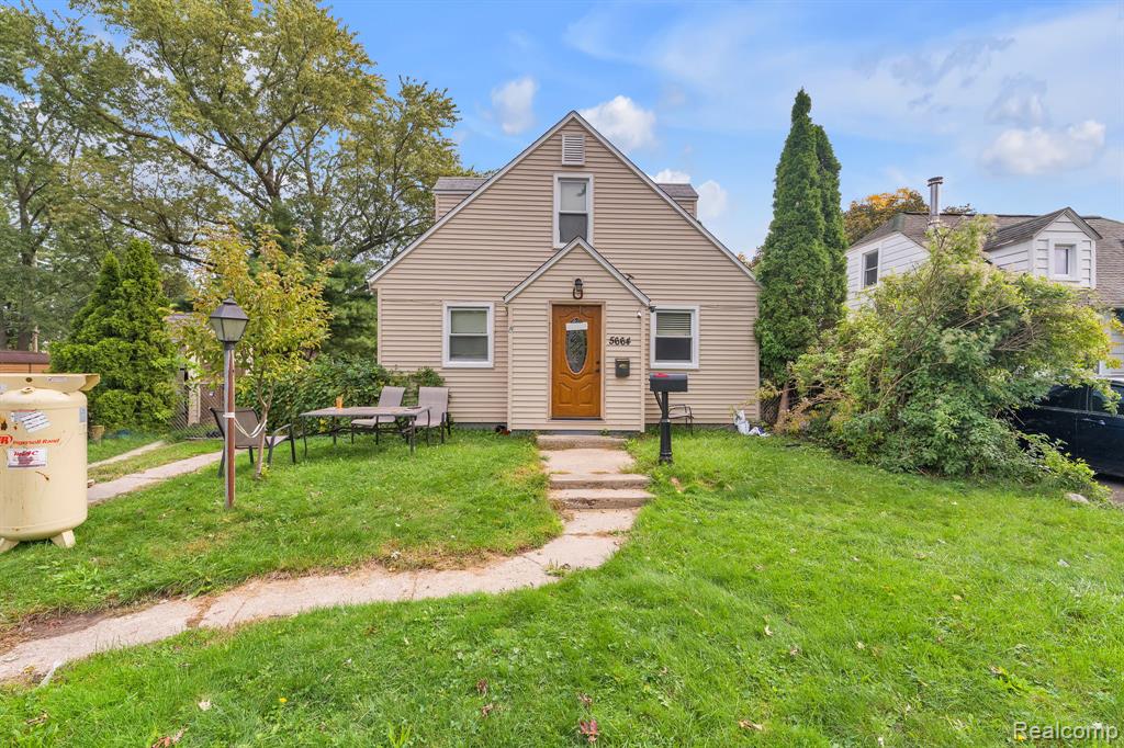 5664 Fenton Street, Dearborn Heights, MI 48127