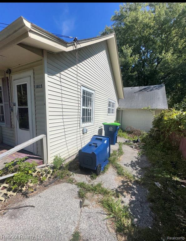 1815 Mack Road, Saginaw, MI 48601 — Photo 2