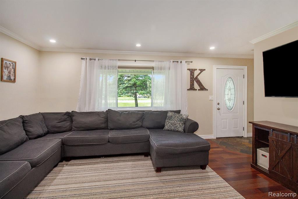 4361 W HIGHLAND Road, Milford, MI 48380 — Photo 5
