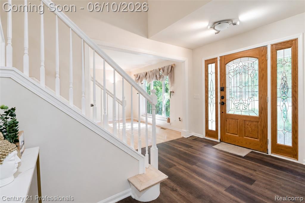 425 Cherry Grove Lane, Walled Lake, MI 48390 — Photo 11