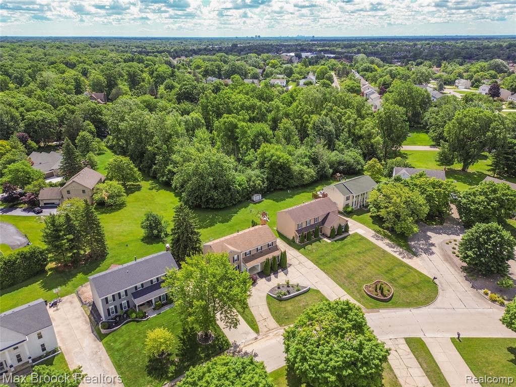 5484 Kingsfield Drive, West Bloomfield, MI — Photo 50