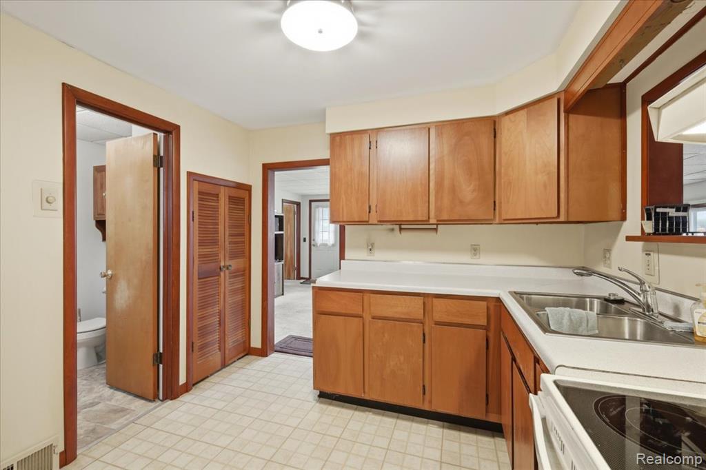2811 Orange Grove Road, Waterford, MI 48329 — Photo 16