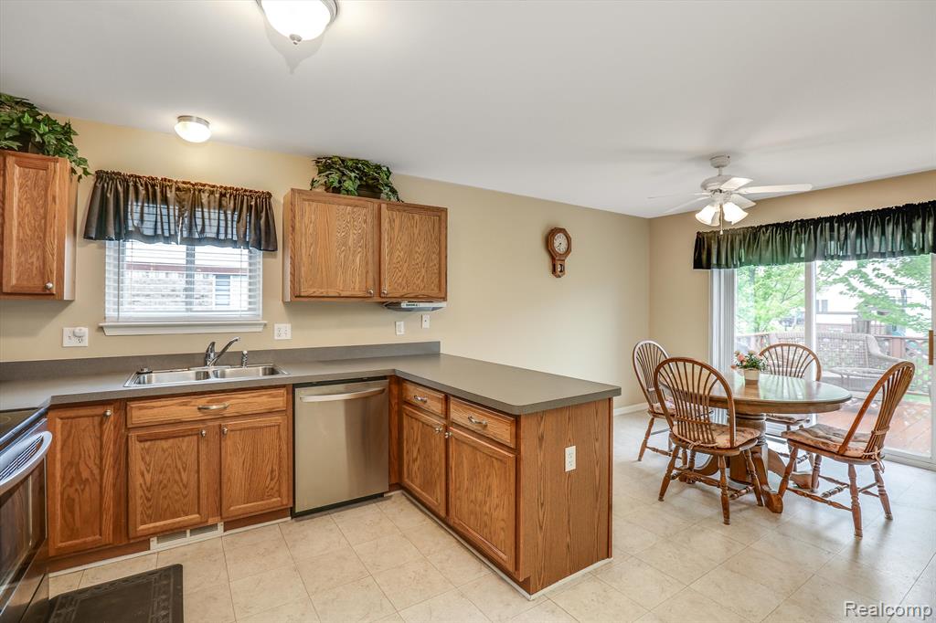 43250 DANIEL Drive, Van Buren, MI 48111 — Photo 7