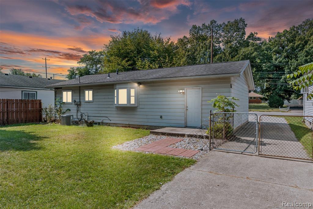 9381 Pardee Road, Taylor, MI 48180 — Photo 21