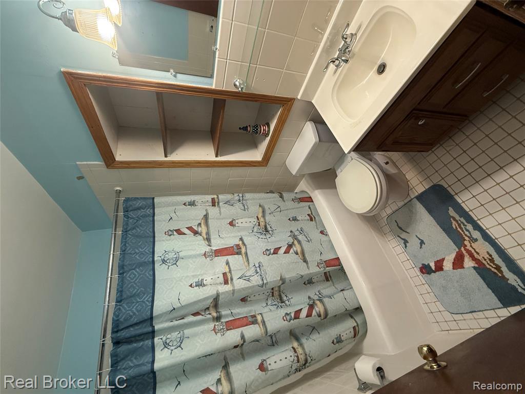 8637 Rowe Road, MI — Photo 27