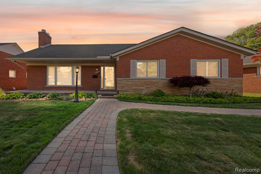 20085 Wedgewood Drive, Grosse Pointe Woods, MI 48236 — Photo 2