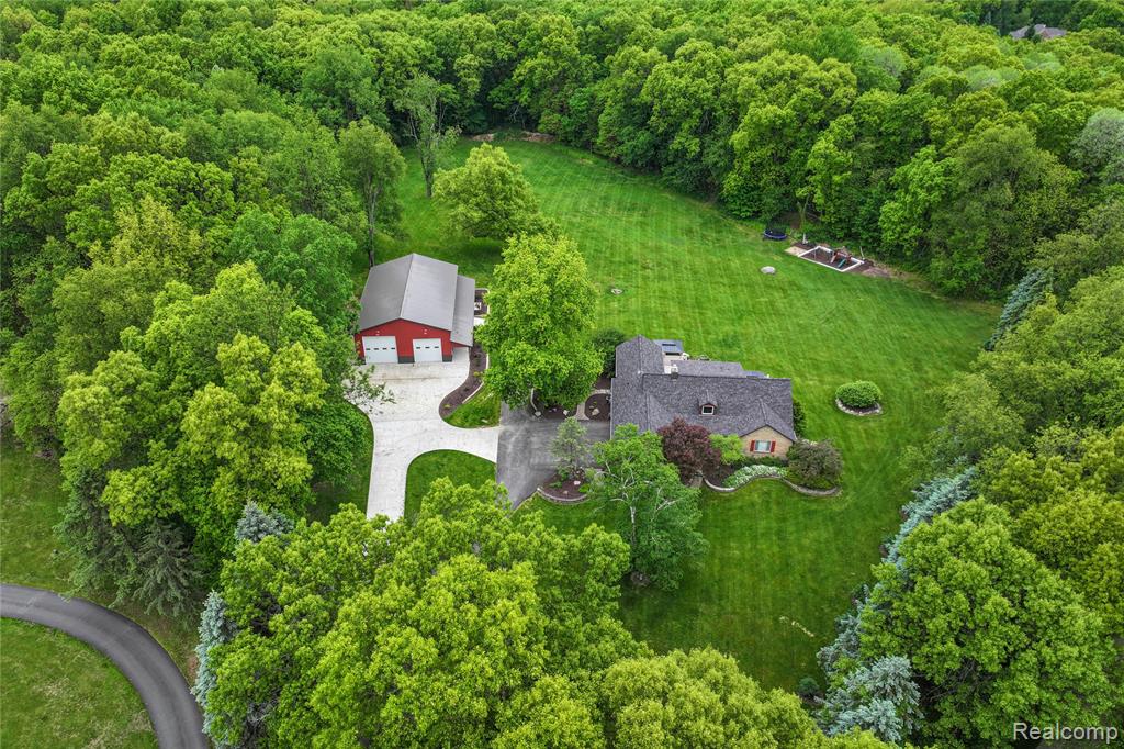 490 Rolling Oaks Drive, Howell, MI 48843 — Photo 10