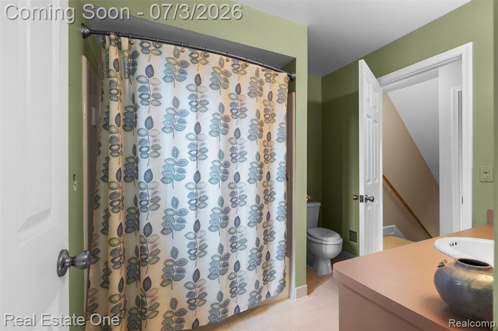 42185 Lochmoor Street, Clinton Twp, MI 48038 — Photo 25