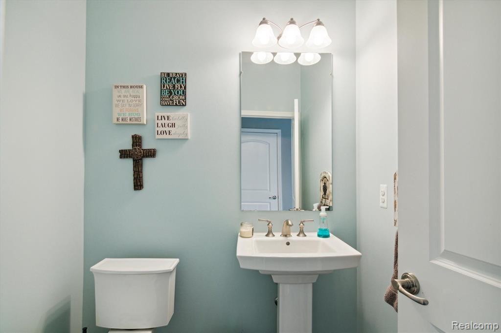 571 HUDSON Circle, South Lyon, MI 48178 — Photo 32