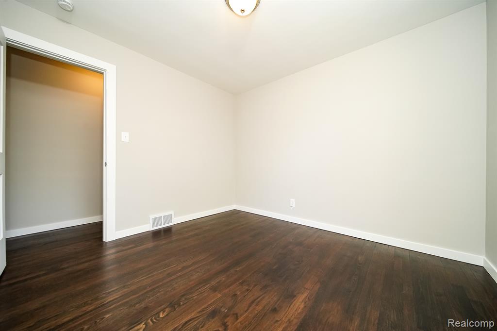 23610 Morton Street, Oak Park, MI 48237 — Photo 32