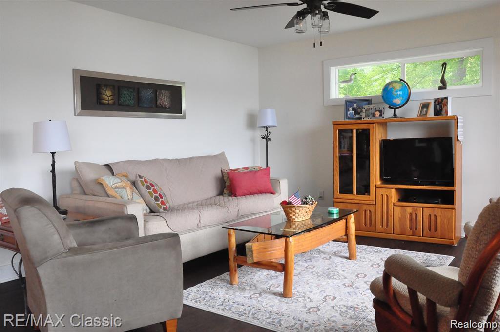 5050 Island Shore Drive, Pinckney, MI 48169 — Photo 23