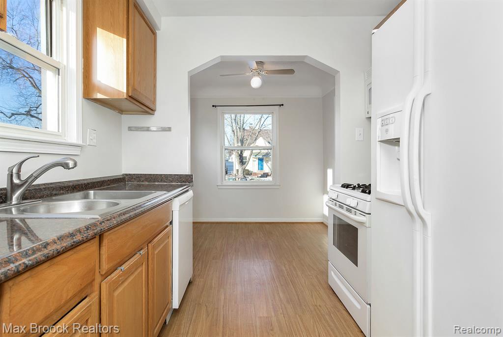 508 DEWEY Street, Royal Oak, MI 48067 — Photo 8
