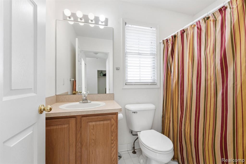 23664 W Lake Circle, Brownstown, MI 48183 — Photo 17