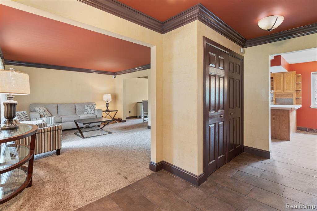 18230 RAINBOW Drive, Lathrup Village, MI 48076 — Photo 4