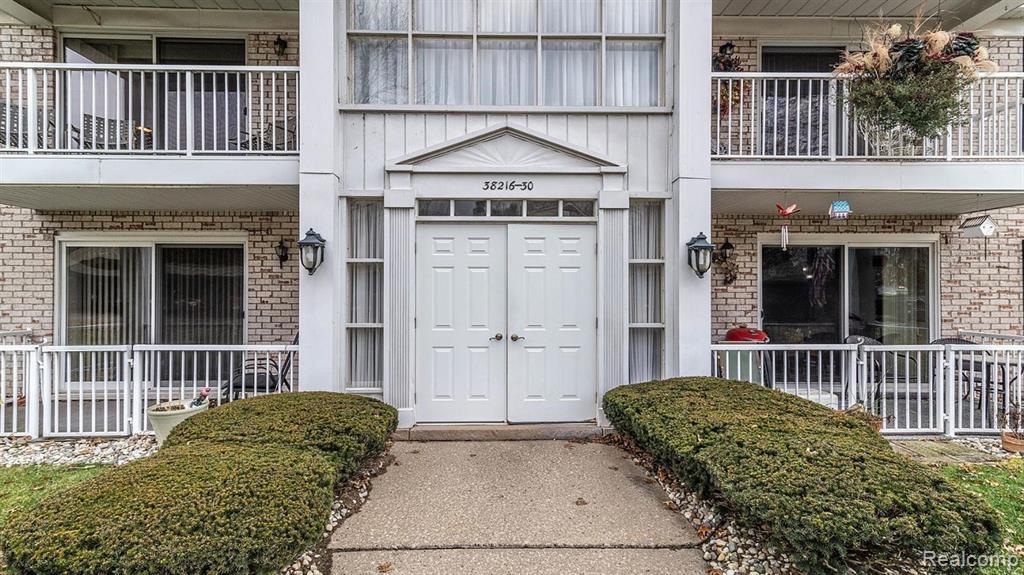 38226 Ann Arbor Trail, 17, Livonia, MI 48150