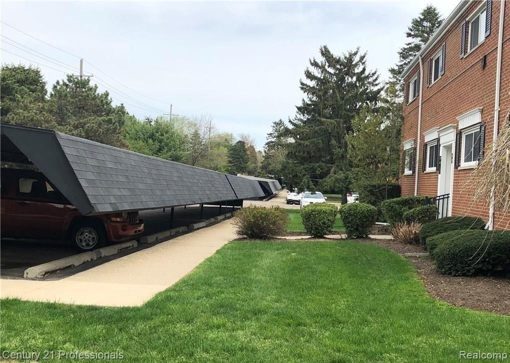 616 E Fox Hills Drive, Bloomfield Hills, MI 48304 — Photo 17