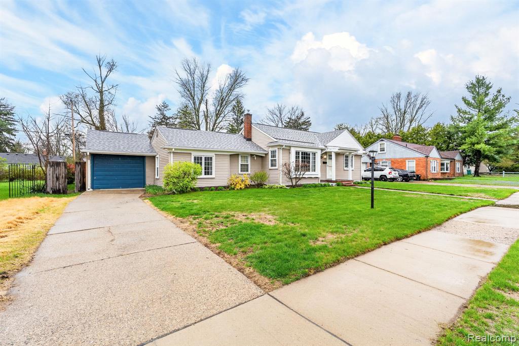 22515 Floral Street, Farmington, MI 48336 — Photo 2