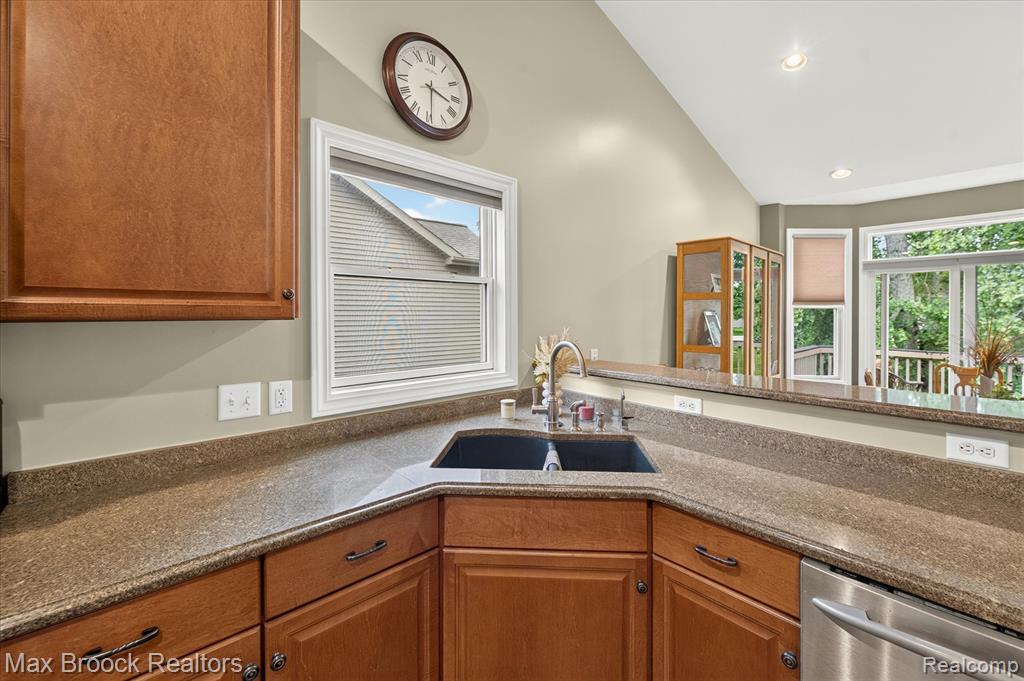 13141 Harbor Landings Drive, 76, Fenton, MI 48430 — Photo 14