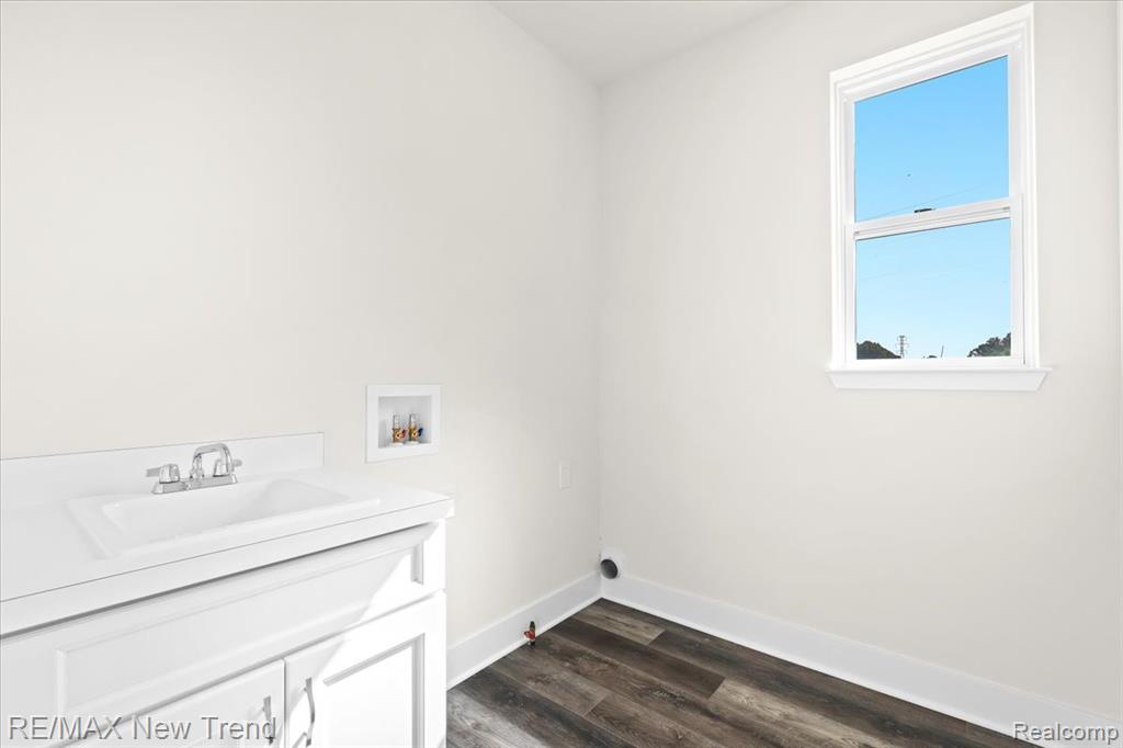 2406 Madison Street, Wixom, MI 48393 — Photo 13