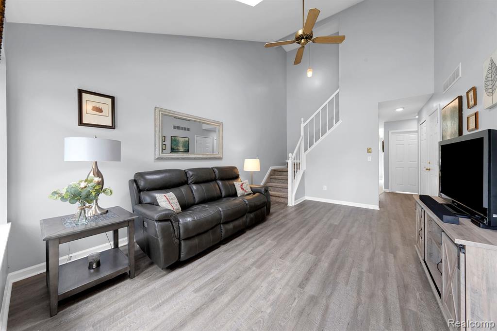 1844 N Pontiac Trail, Walled Lake, MI 48390 — Photo 9