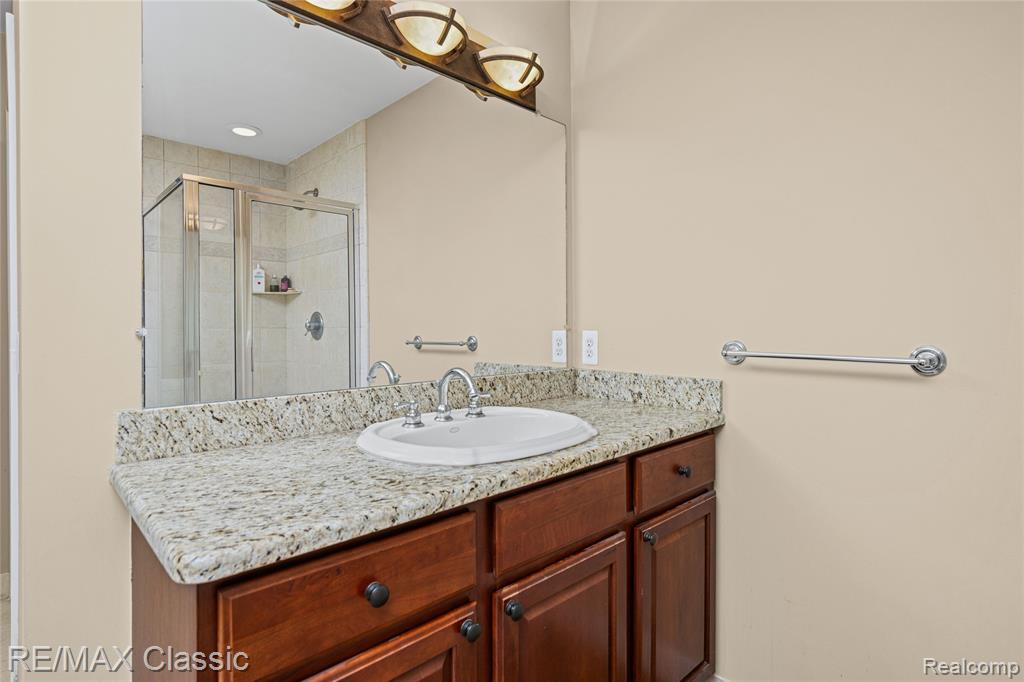 4930 Menominee Lane, Clarkston, MI 48348 — Photo 44