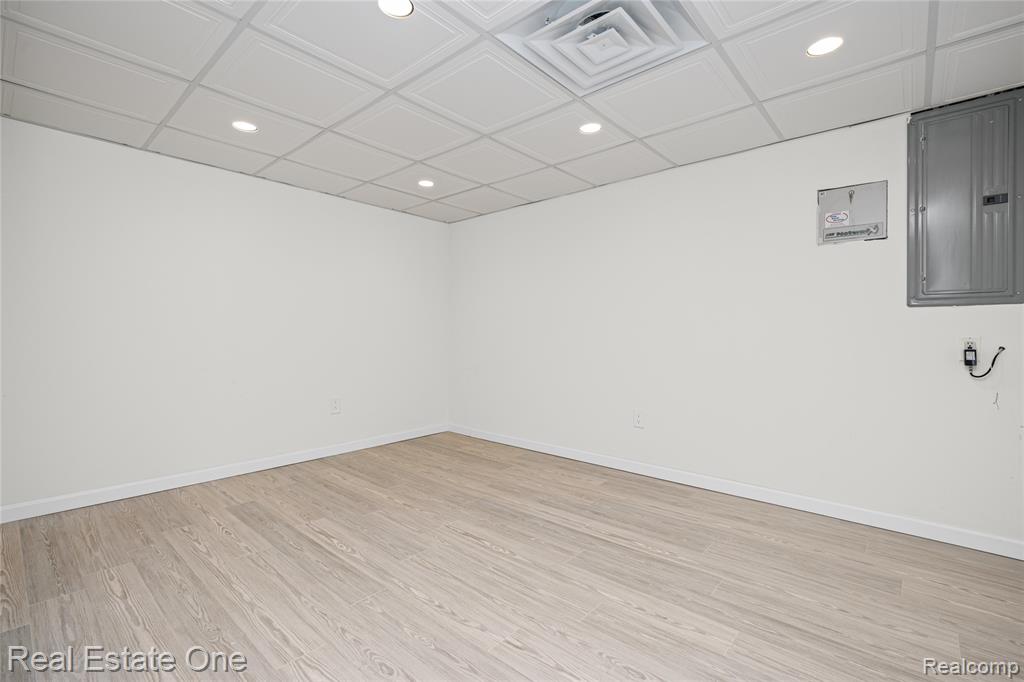 7382 Gateway Drive, West Bloomfield, MI — Photo 46