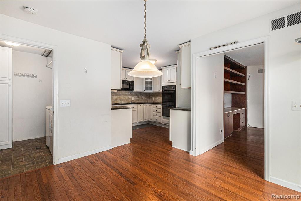6964 Pebblecreek Woods Drive, West Bloomfield, MI — Photo 10