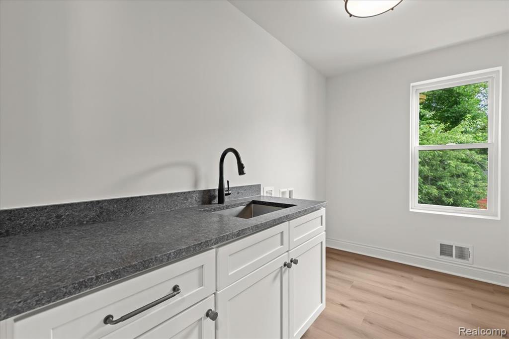624 S Vermont Avenue, Royal Oak, MI 48067 — Photo 40