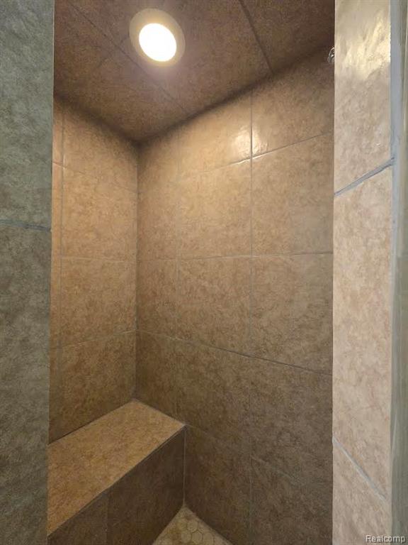 684 Glenlivet Street, Howell, MI 48843 — Photo 32