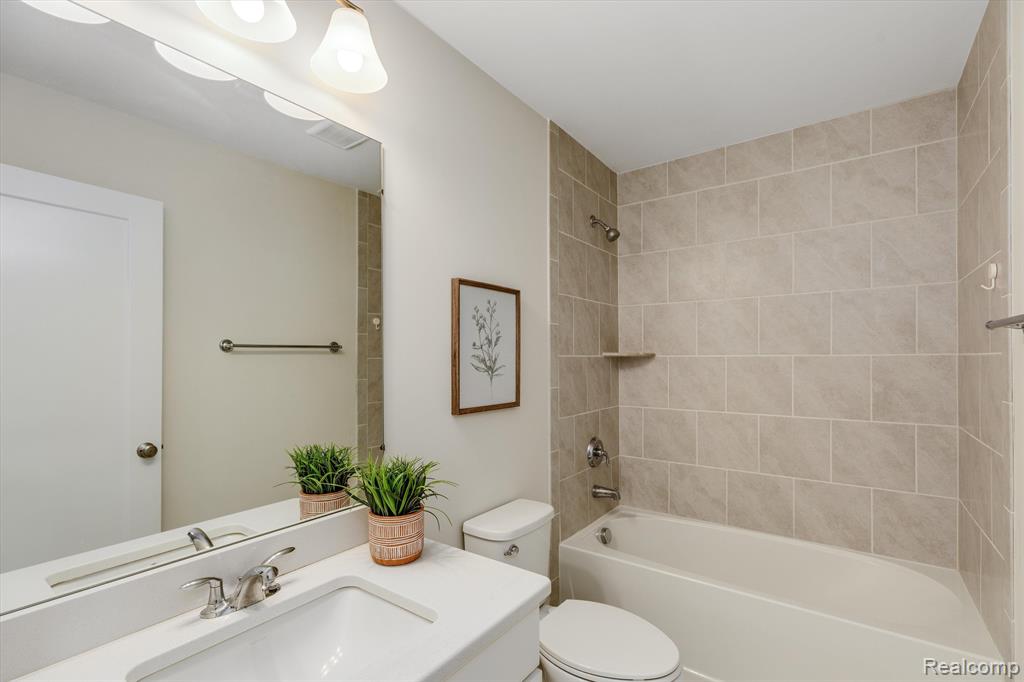 2846 RIDINGTON Road, Ann Arbor, MI 48105 — Photo 23