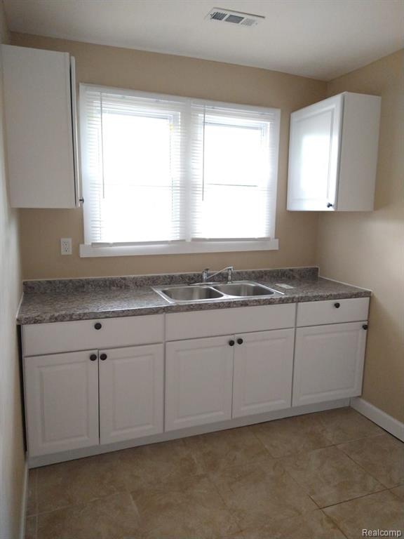 13340 HARTWELL Street, Detroit, MI 48227 — Photo 10