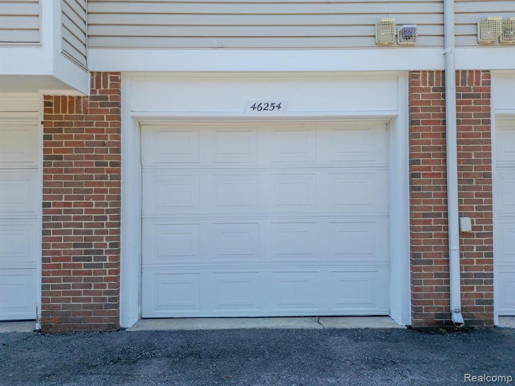 46254 CAVALIER Drive, Macomb, MI 48044 — Photo 37