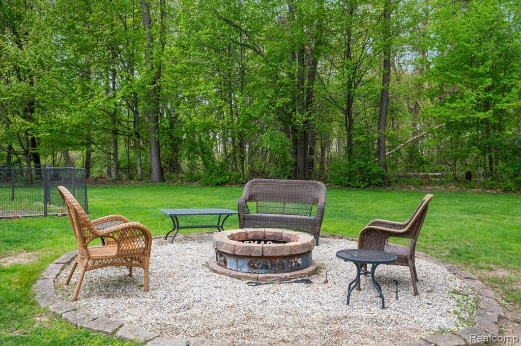 607 Salus Drive, Waterford, MI 48327 — Photo 39