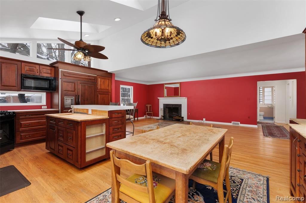 12935 Victoria Avenue, Huntington Woods, MI — Photo 11