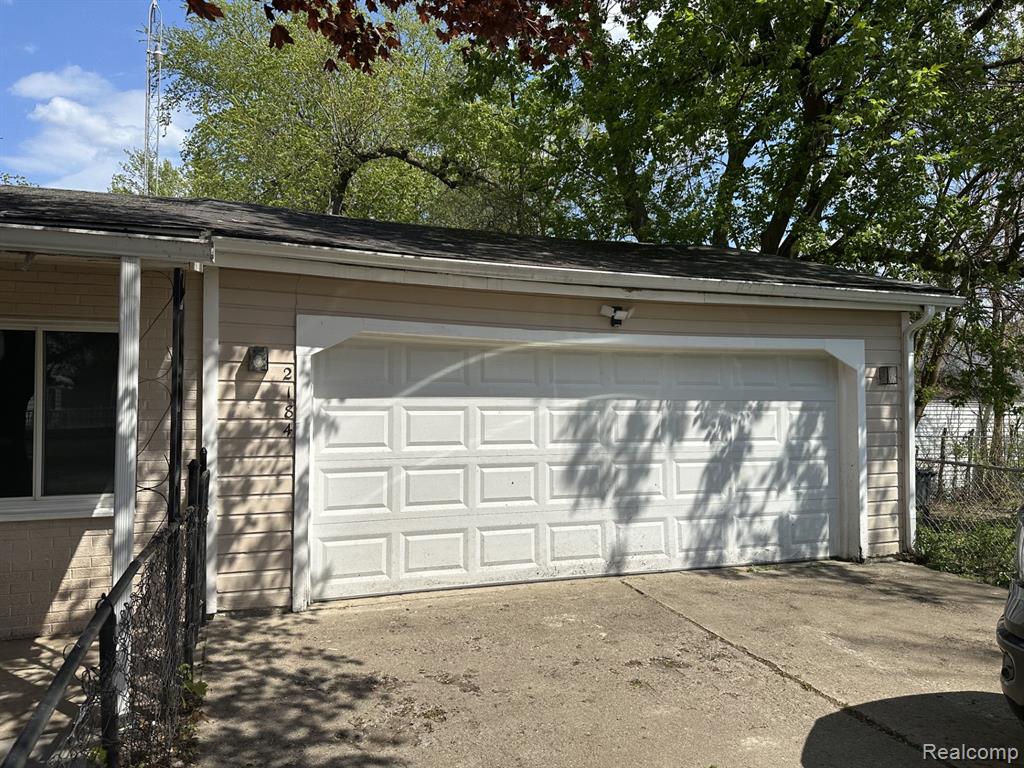 2184 E Schumacher Avenue, Burton, MI 48529 — Photo 18