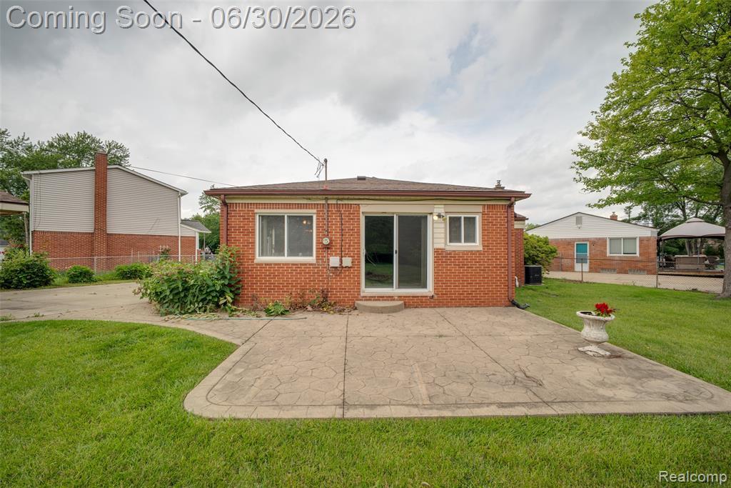16944 Hans Court, Fraser, MI 48026 — Photo 20