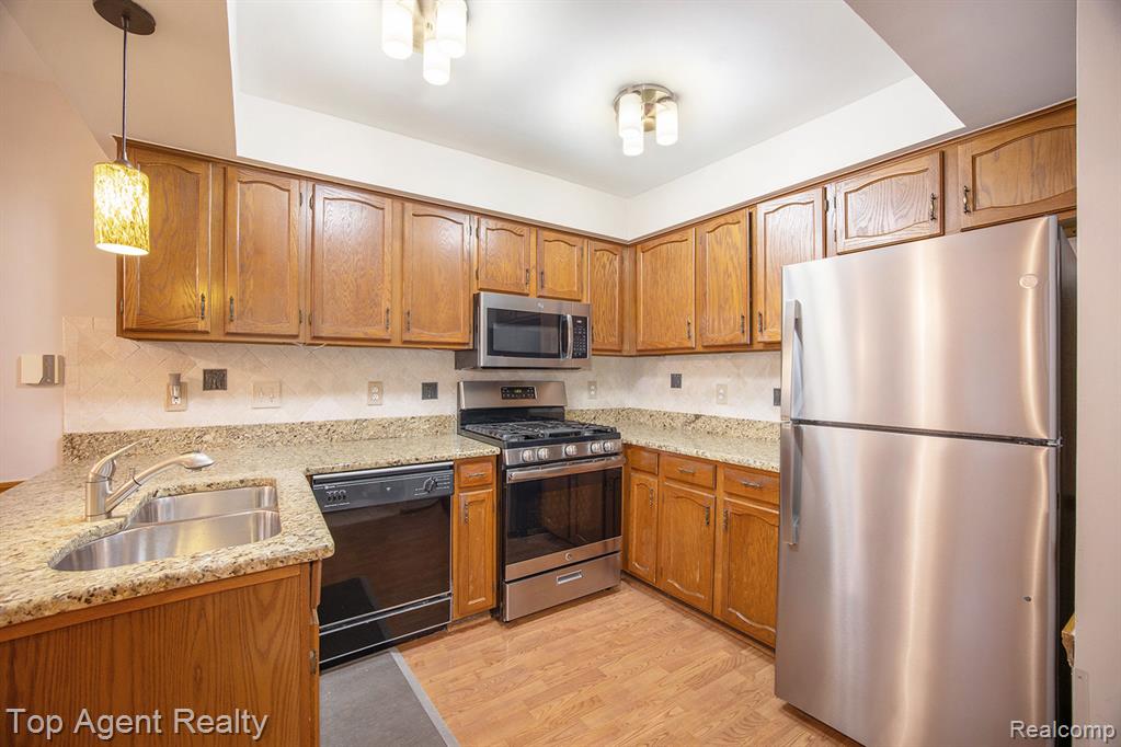 43378 Riverbend Boulevard, Clinton Twp, MI 48038 — Photo 4