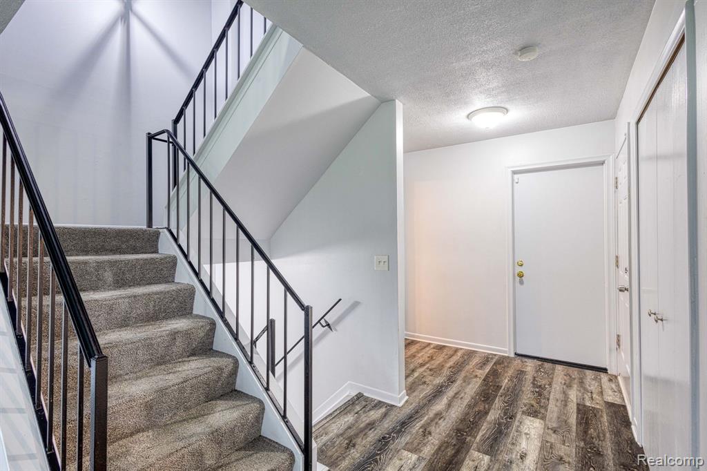 26188 SUMMERDALE Drive, Southfield, MI 48033 — Photo 6