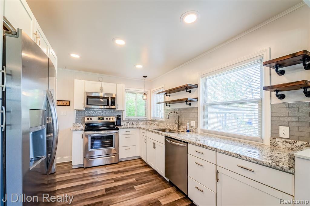 9371 MERRIMAN Road, Livonia, MI 48150 — Photo 27
