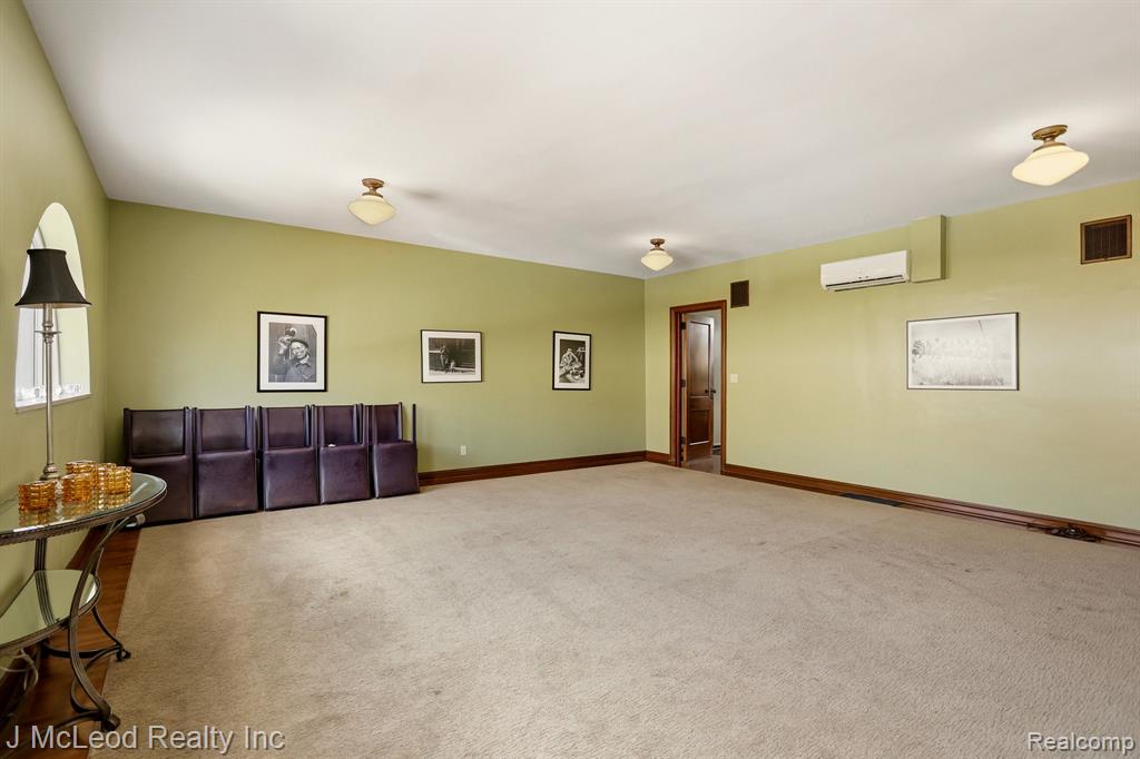 635 S Saginaw Street, Flint, MI 48502 — Photo 34