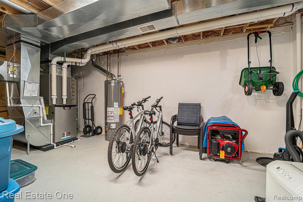 54448 Verona Park Drive, Macomb, MI 48042 — Photo 35