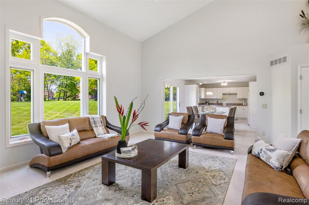 4136 Oakland Ridge Drive, Lake Orion, MI — Photo 2