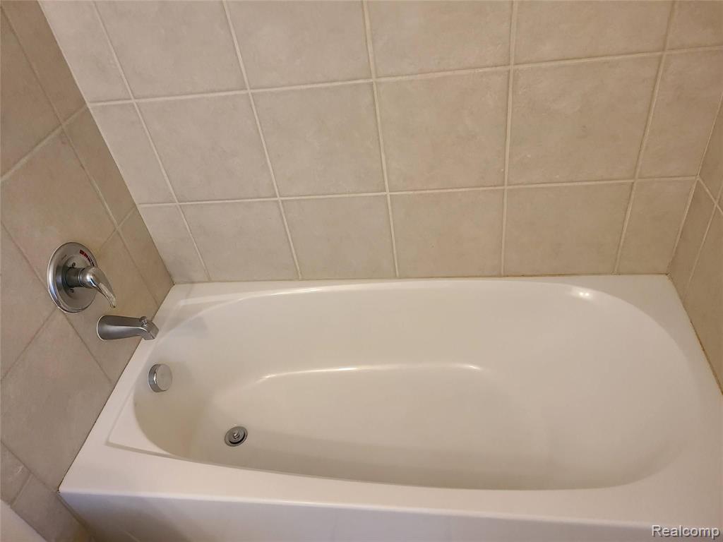 41130 MAPLEWOOD Drive, Canton, MI 48187 — Photo 20