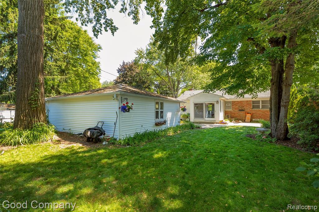 802 Orchard View Drive, Royal Oak, MI 48073 — Photo 49