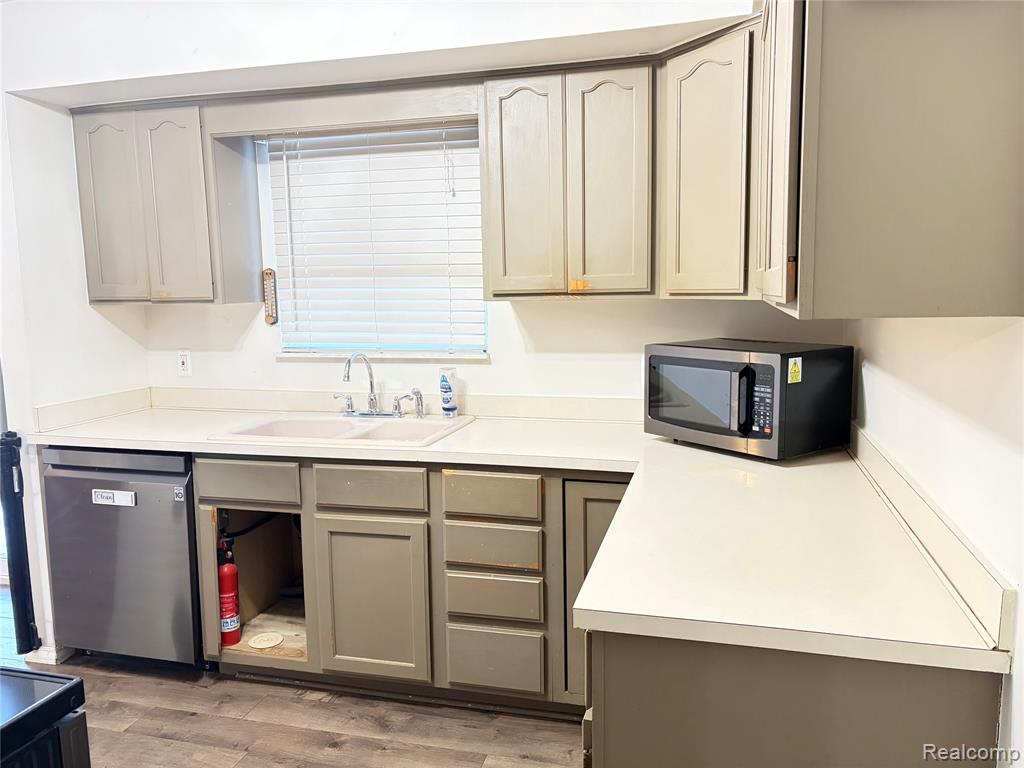 8506 Chesterfield Drive, Swartz Creek, MI 48473 — Photo 9