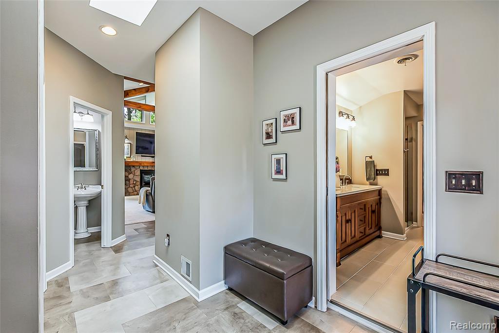 4990 Broomfield Lane, West Bloomfield, MI — Photo 52